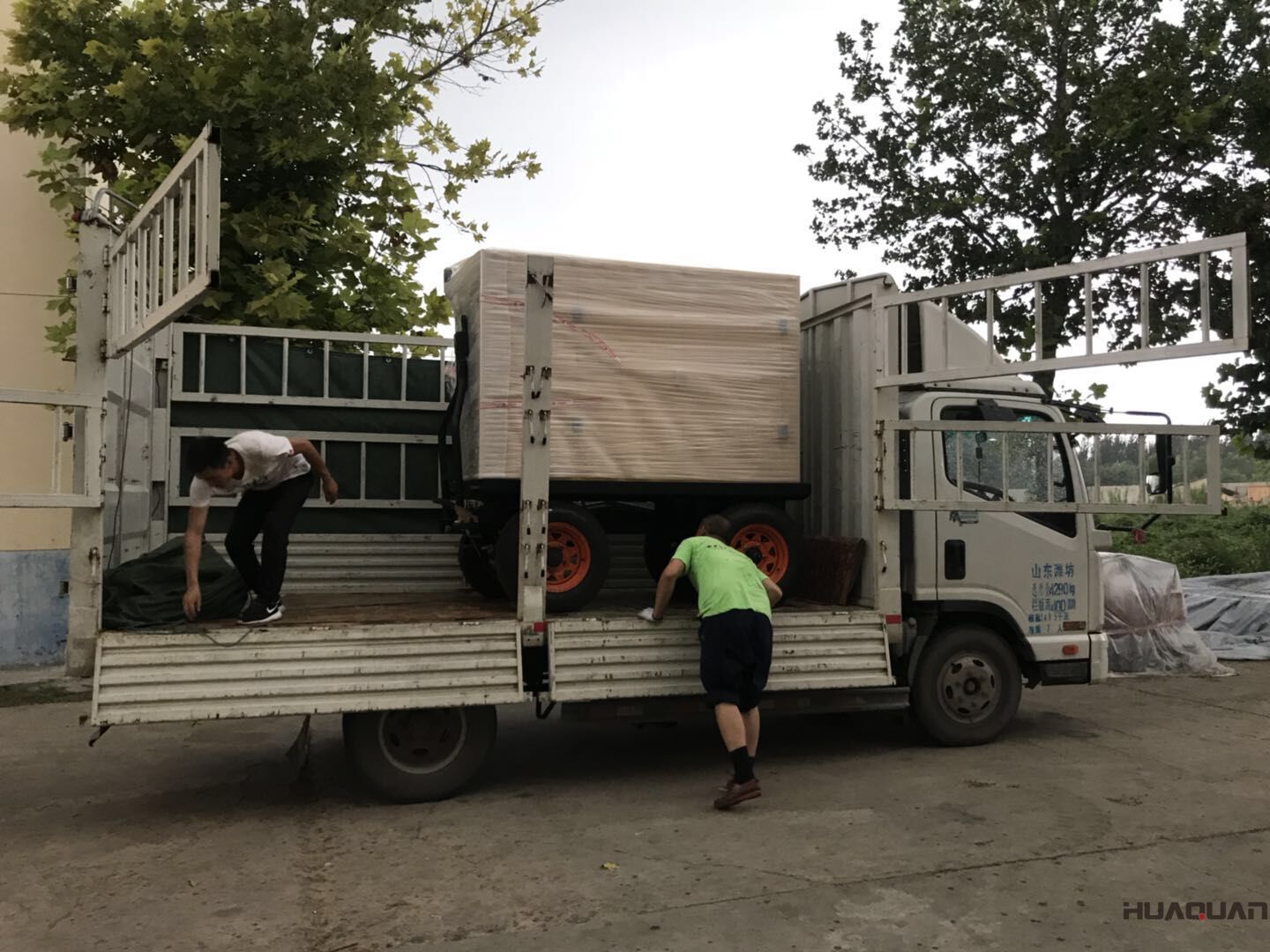 一臺HQ30GF移動靜音拖車柴油發電機組于7月12日成功發往上海市