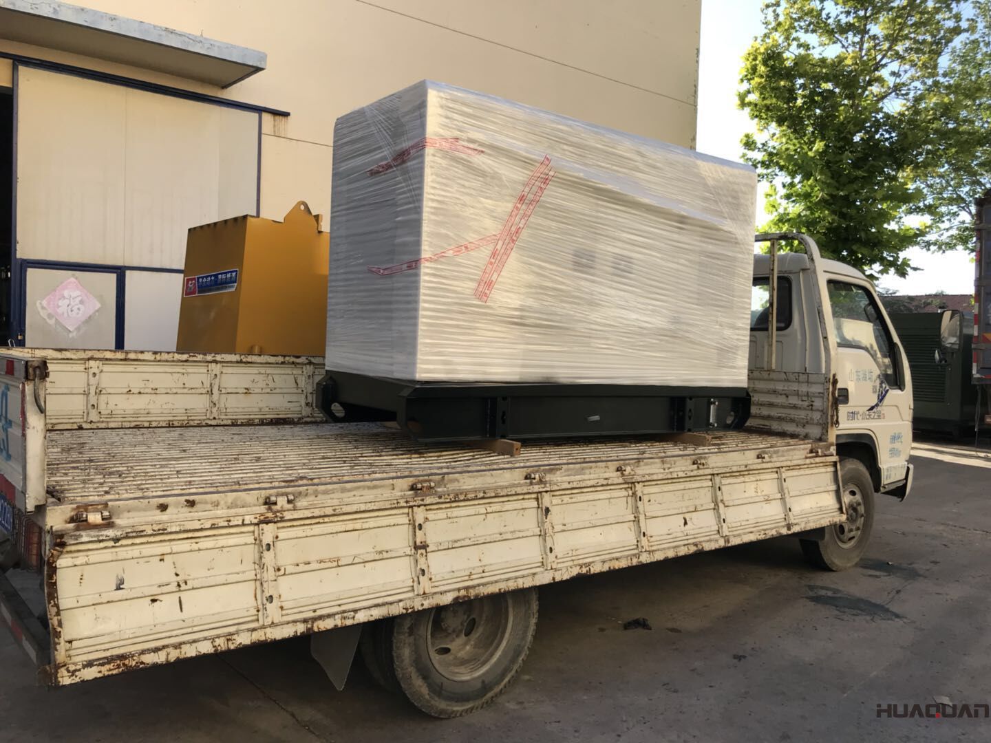 一臺(tái)50kw靜音箱柴油發(fā)電機(jī)組于8月27日順利發(fā)往昆明