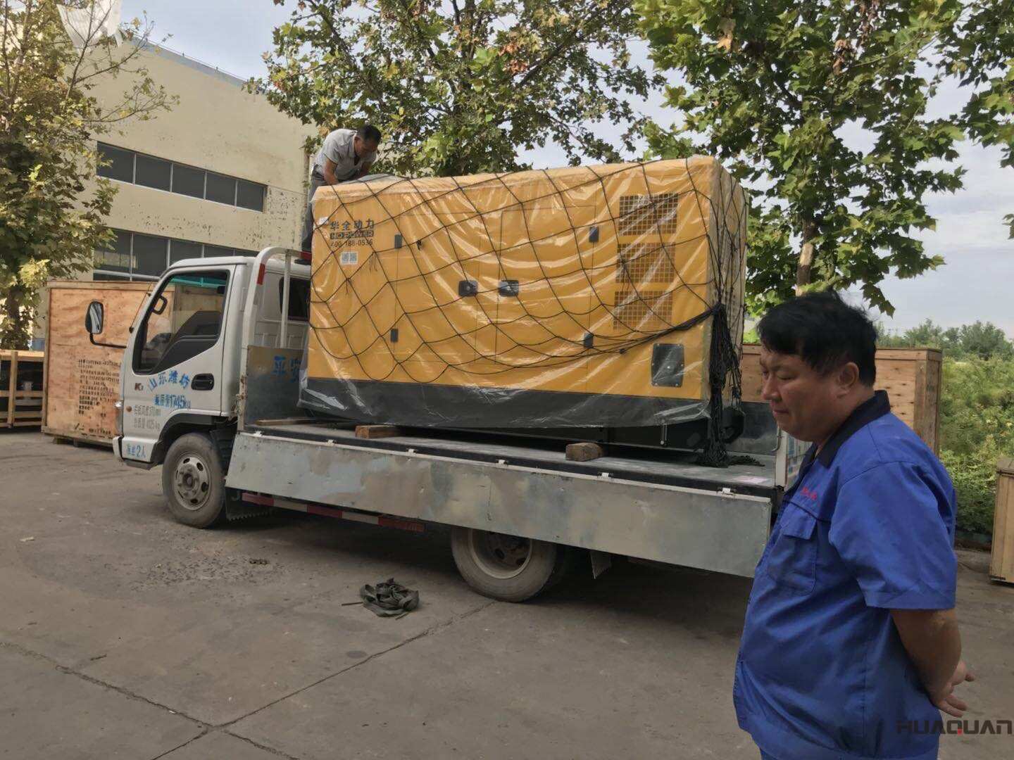 9月27日一臺200kw靜音箱型濰柴船用柴油發(fā)電機組已發(fā)往山東