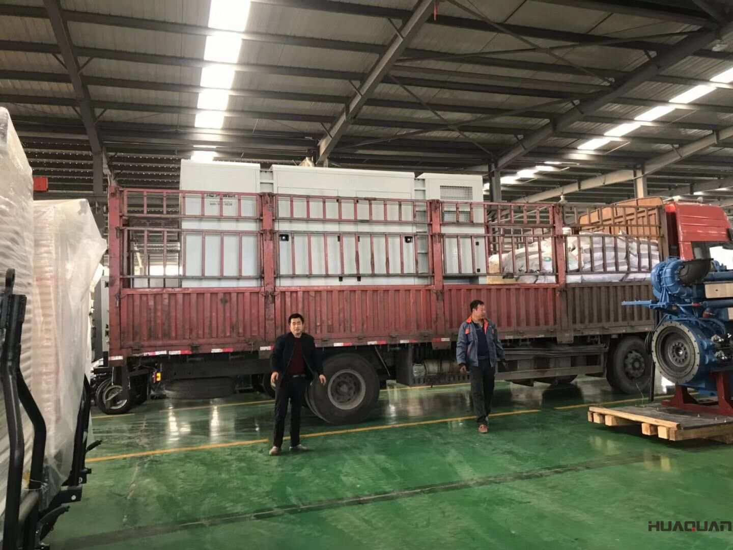 天氣逐漸變冷，但是華全發(fā)電機組的銷量卻沒有變冷，內(nèi)蒙古的馬先生于10月31日在華全動力采購了一臺1000kw立柜自啟動柴油發(fā)電機組