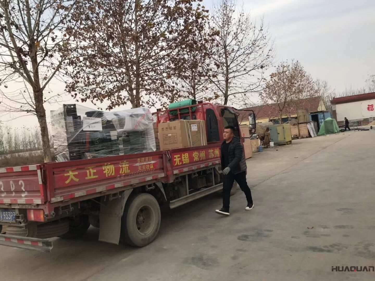 11月2日，廣東趙先生從華全動(dòng)力分別訂購(gòu)了50kw、100kw和120kw標(biāo)配沼氣發(fā)電機(jī)組，現(xiàn)已順利發(fā)往目的地