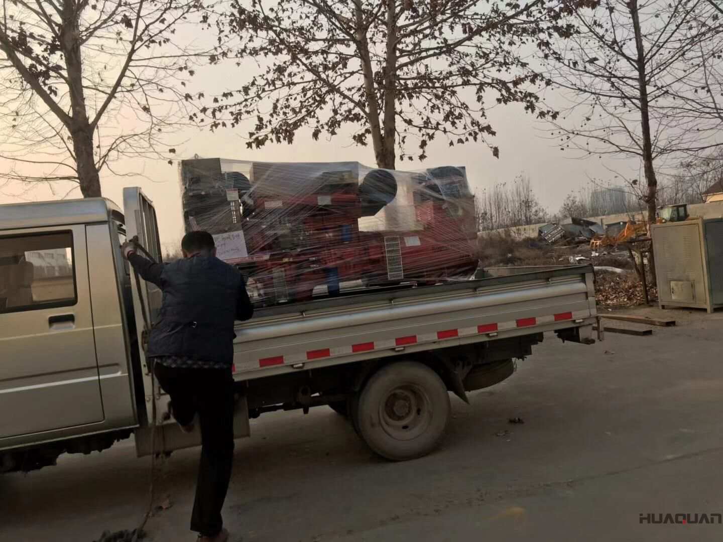 解先生在11月14日從華全動力訂購了一臺50kw標(biāo)配柴油發(fā)電機組，現(xiàn)在已經(jīng)成功發(fā)往山東省