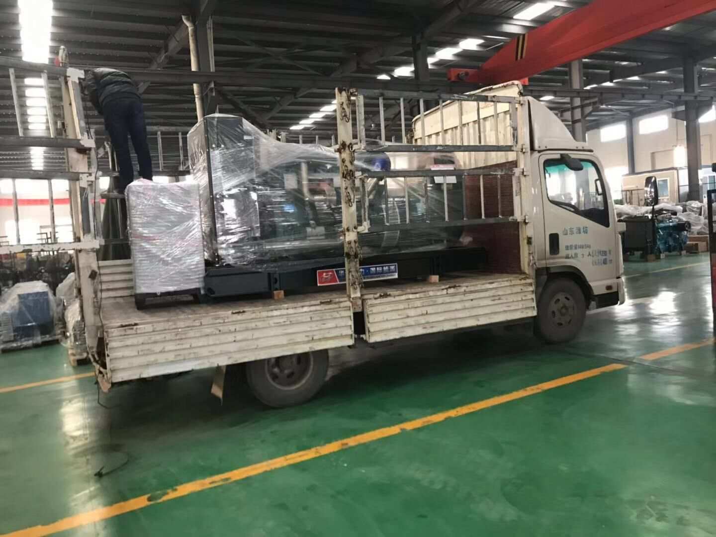 華全動力一臺300kw標配柴油發電機組已于12月29日順利發往天津市
