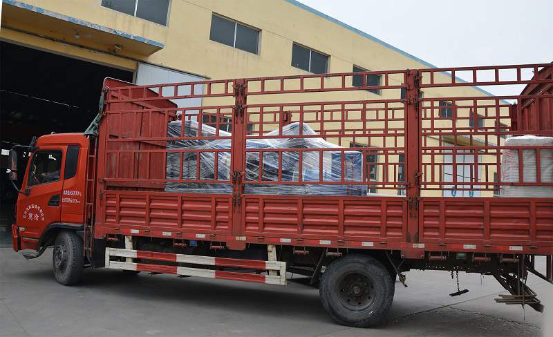 天氣陰沉，張先生從華全動力采購的500kw靜音型發電機組于3月4日發往山東省